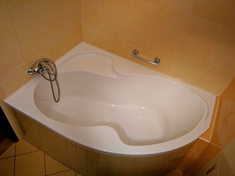 Corner Whirlpool Tub